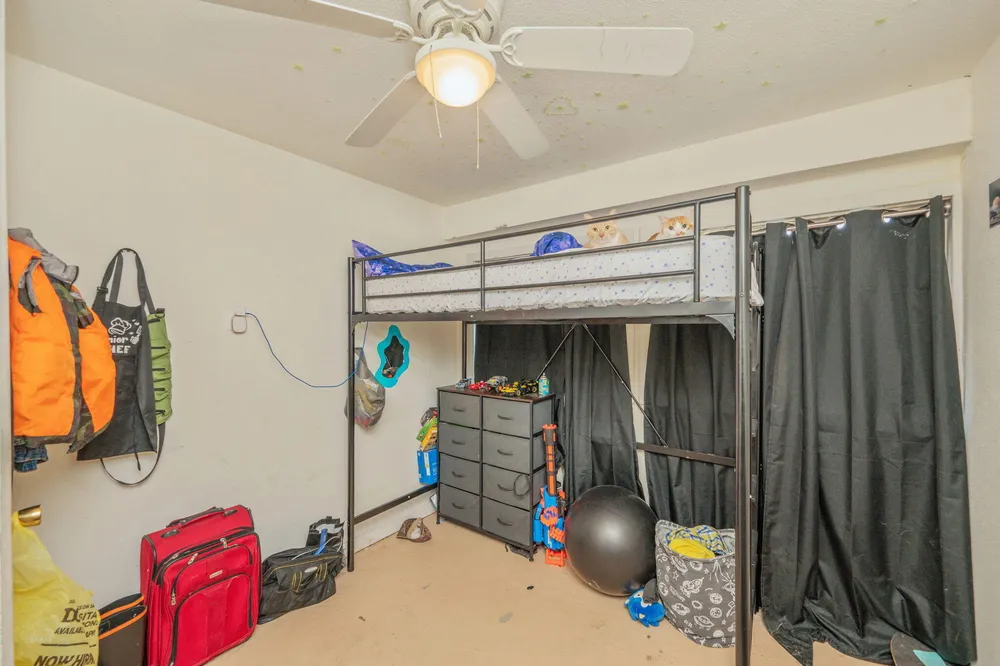 4194 Log Lake Rd, Holt, FL 32564