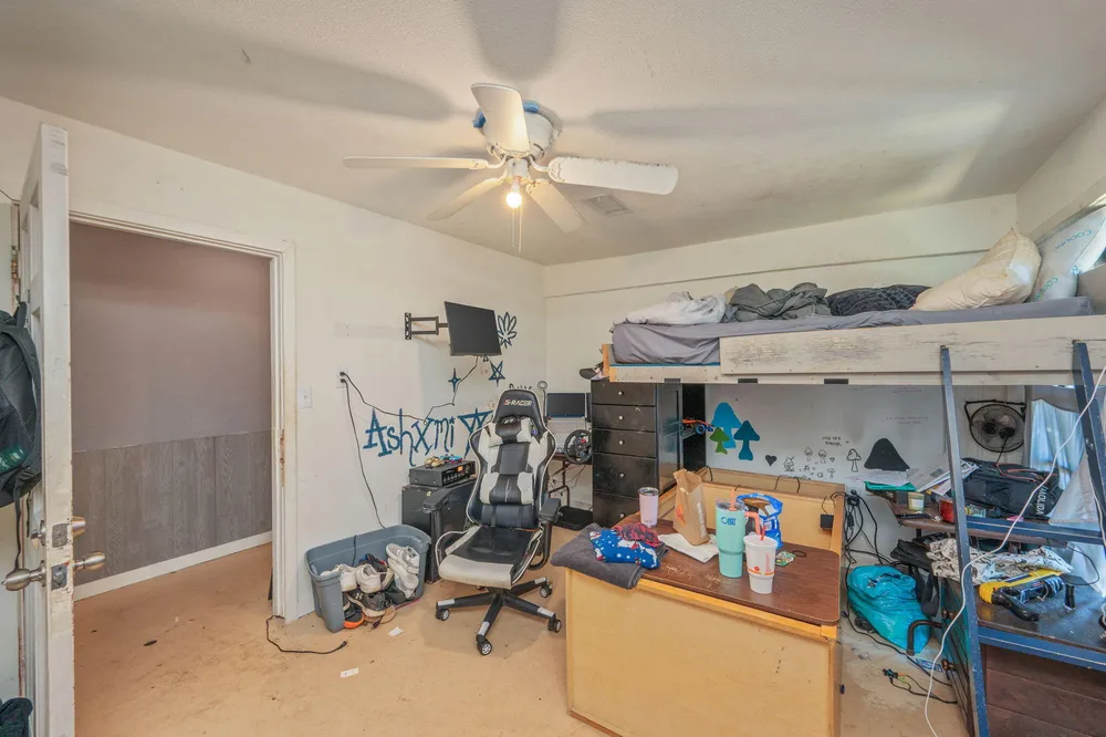 4194 Log Lake Rd, Holt, FL 32564