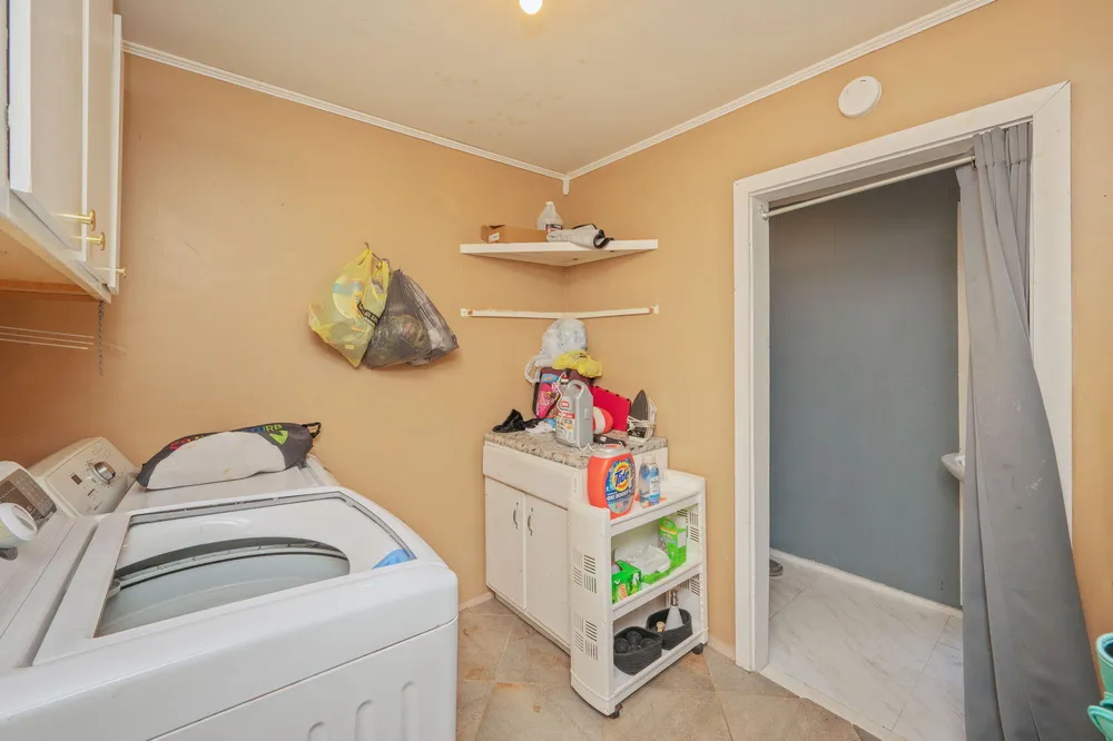 4194 Log Lake Rd, Holt, FL 32564