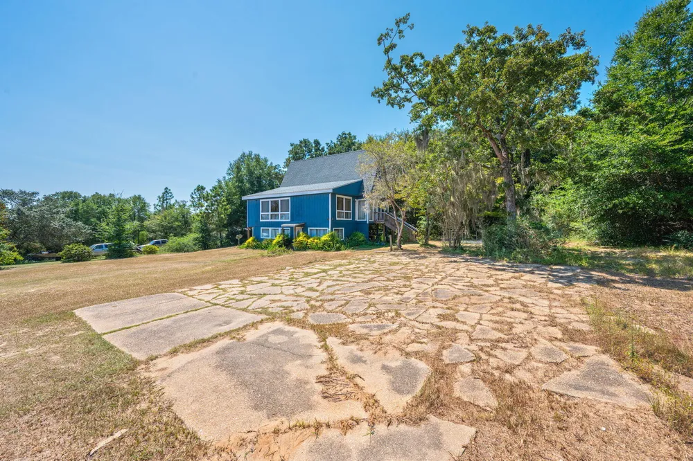 4194 Log Lake Rd, Holt, FL 32564