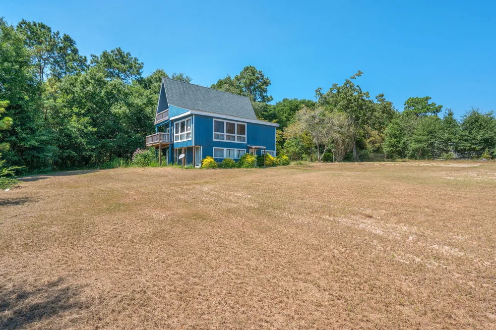 4194 Log Lake Rd, Holt, FL 32564