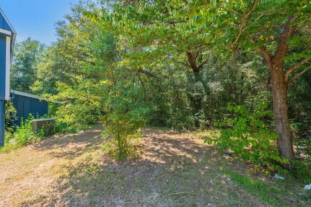 4194 Log Lake Rd, Holt, FL 32564