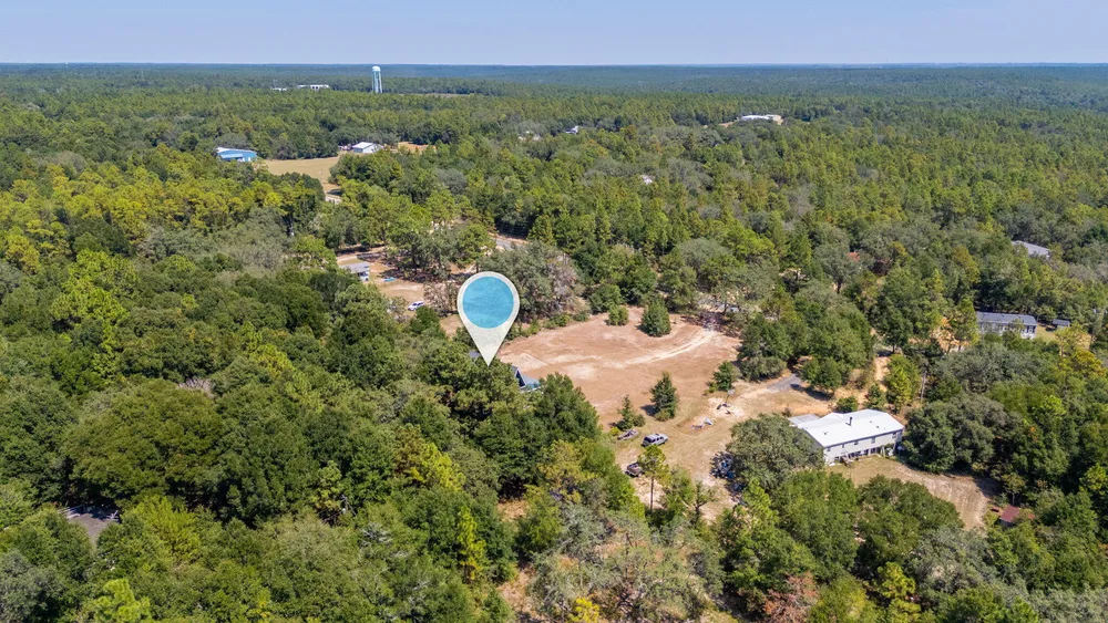 4194 Log Lake Rd, Holt, FL 32564