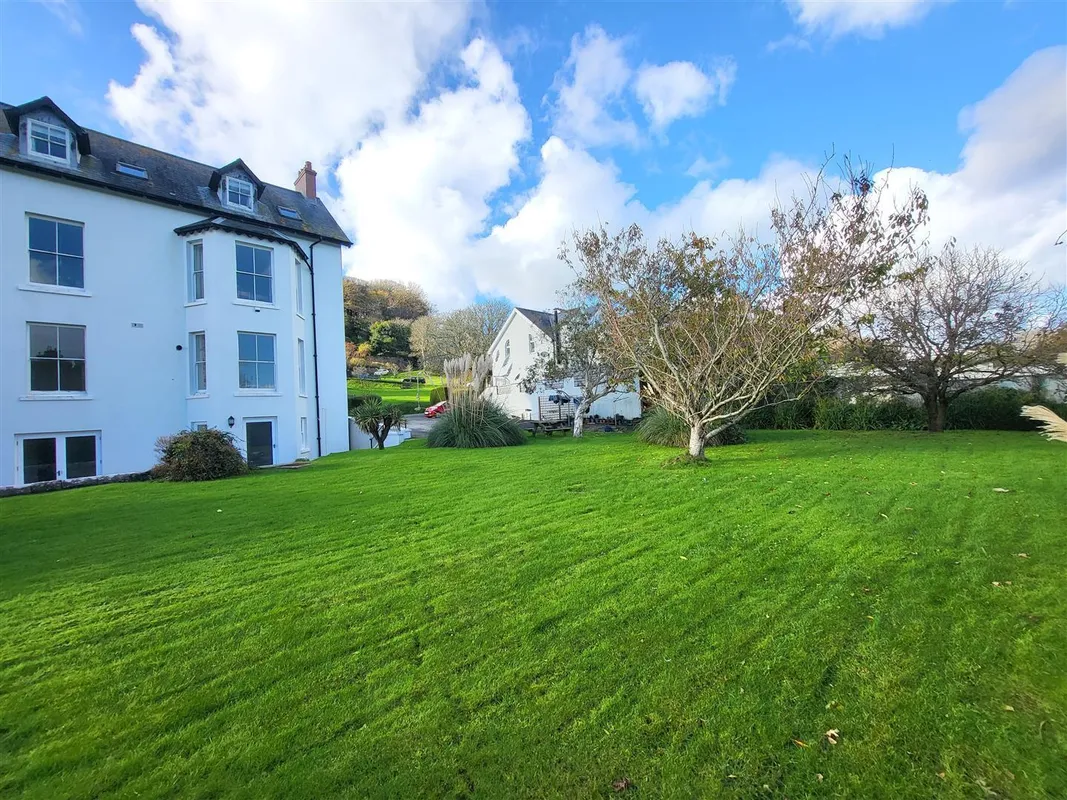 1, Fern House, Penally, Tenby