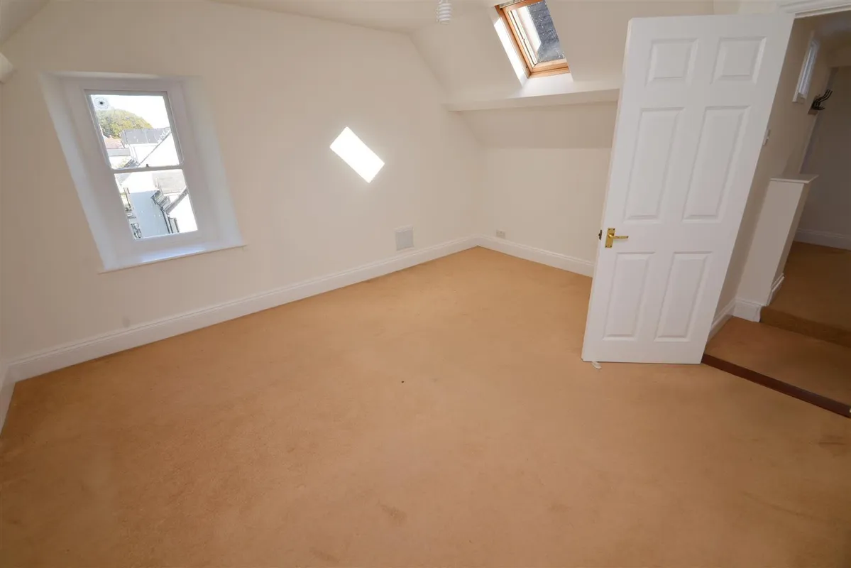 1, Fern House, Penally, Tenby
