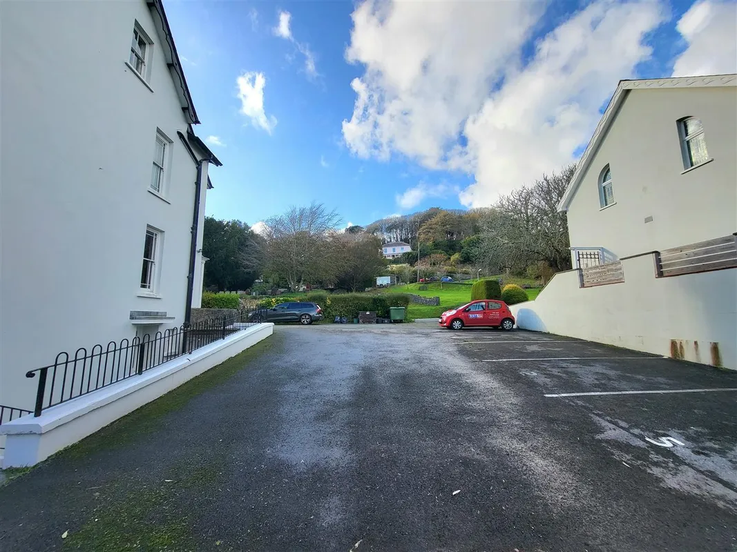 1, Fern House, Penally, Tenby