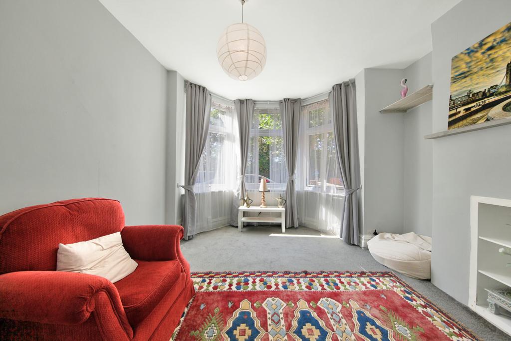 One Bedroom Garden Flat For Sale Dallas Road Hendon NW4 Image 2