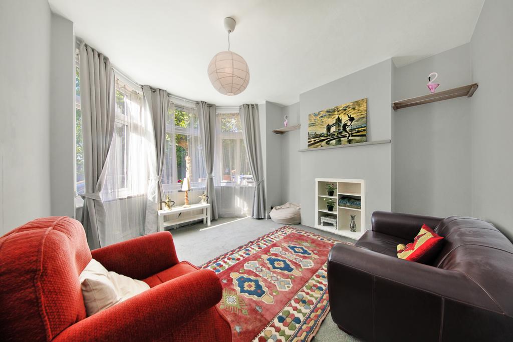 One Bedroom Garden Flat For Sale Dallas Road Hendon NW4 Image 5