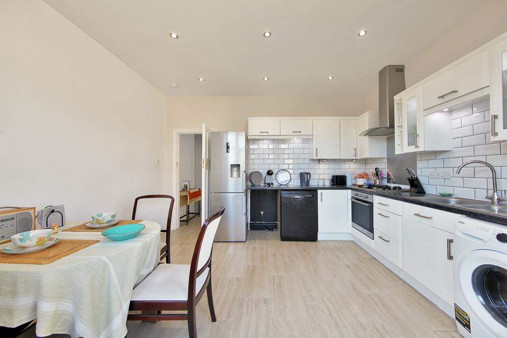 One Bedroom Garden Flat For Sale Dallas Road Hendon NW4 Image 7