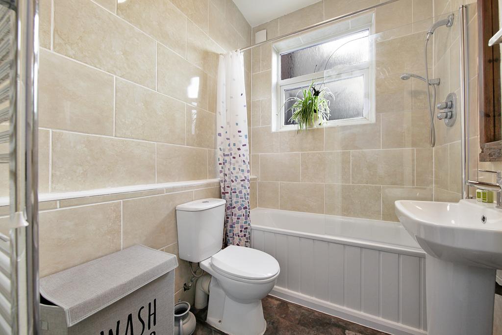 One Bedroom Garden Flat For Sale Dallas Road Hendon NW4 Image 10