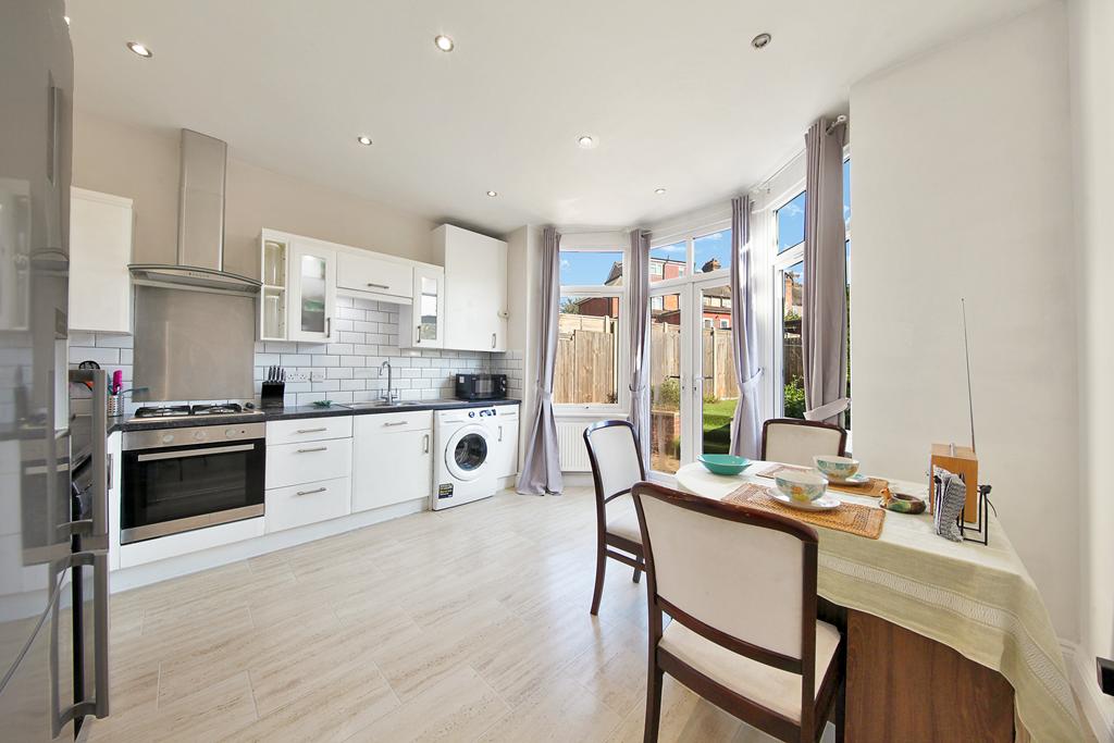 One Bedroom Garden Flat For Sale Dallas Road Hendon NW4 Image 9