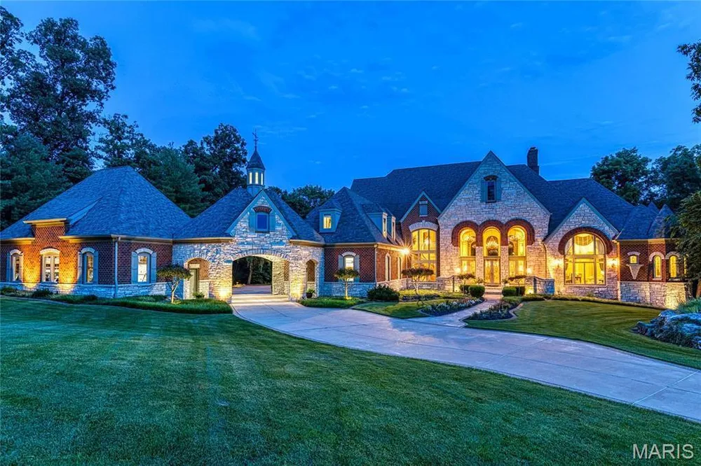 4 Upper Whitmoor Dr, Weldon Spring, MO 63304