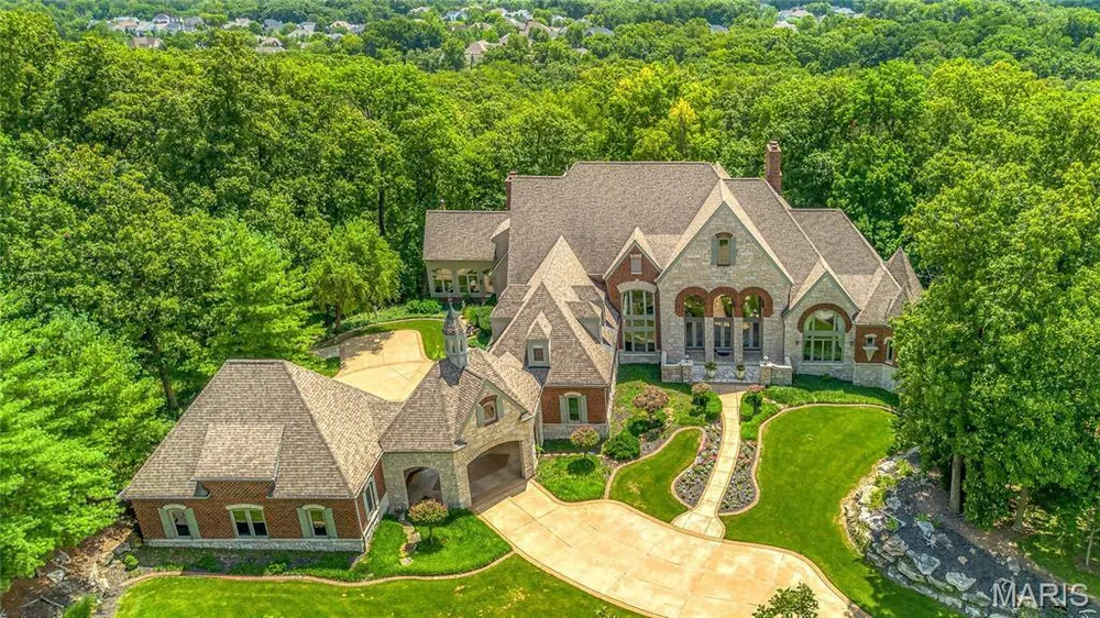 4 Upper Whitmoor Dr, Weldon Spring, MO 63304
