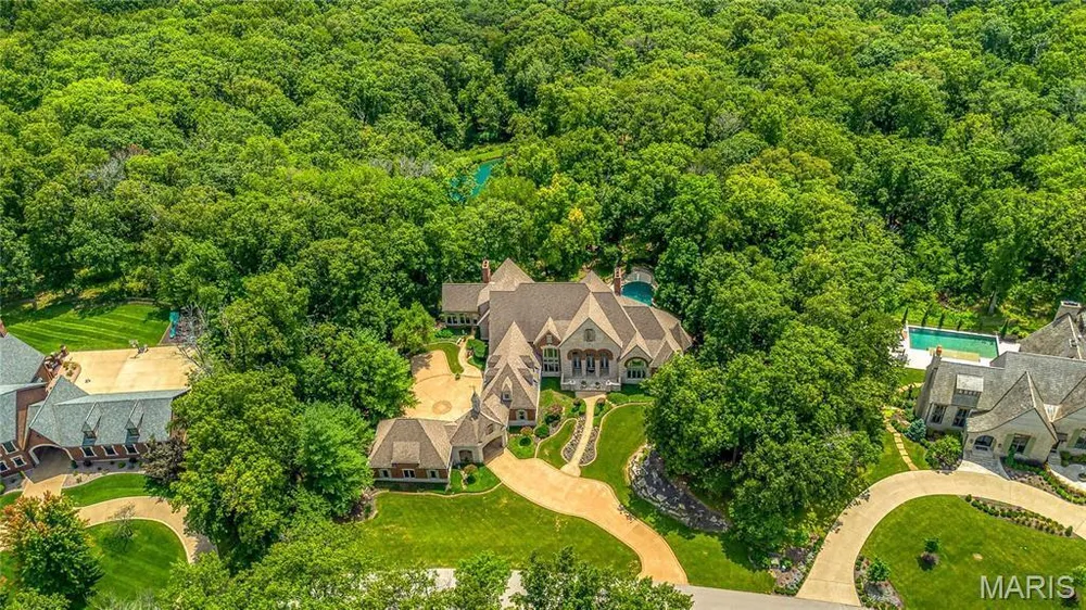4 Upper Whitmoor Dr, Weldon Spring, MO 63304
