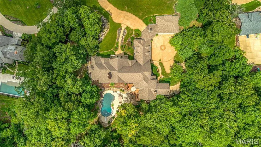 4 Upper Whitmoor Dr, Weldon Spring, MO 63304