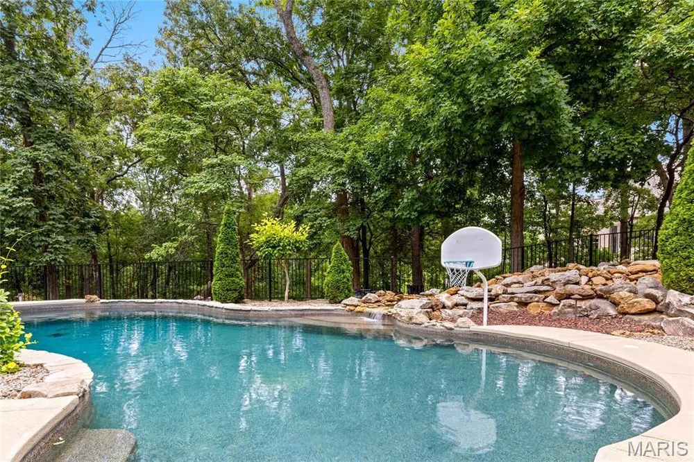 4 Upper Whitmoor Dr, Weldon Spring, MO 63304