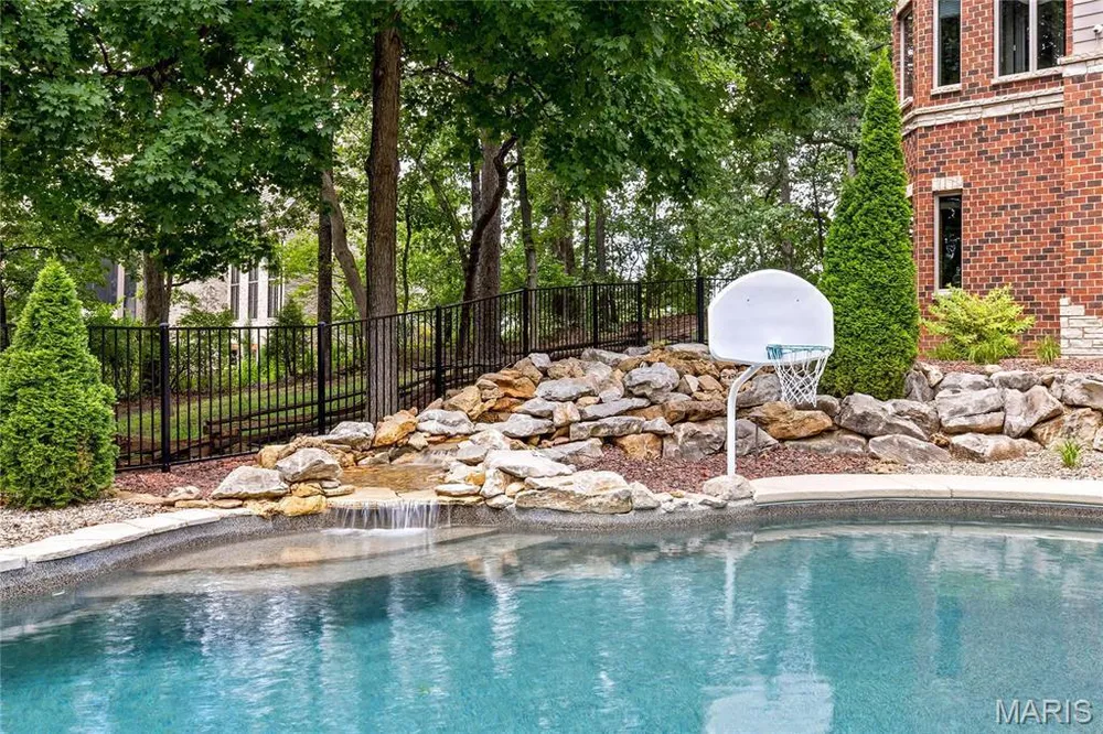 4 Upper Whitmoor Dr, Weldon Spring, MO 63304