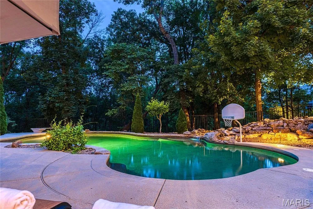 4 Upper Whitmoor Dr, Weldon Spring, MO 63304