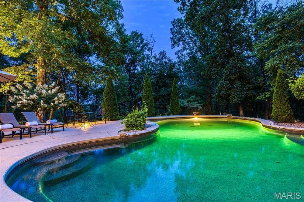 4 Upper Whitmoor Dr, Weldon Spring, MO 63304