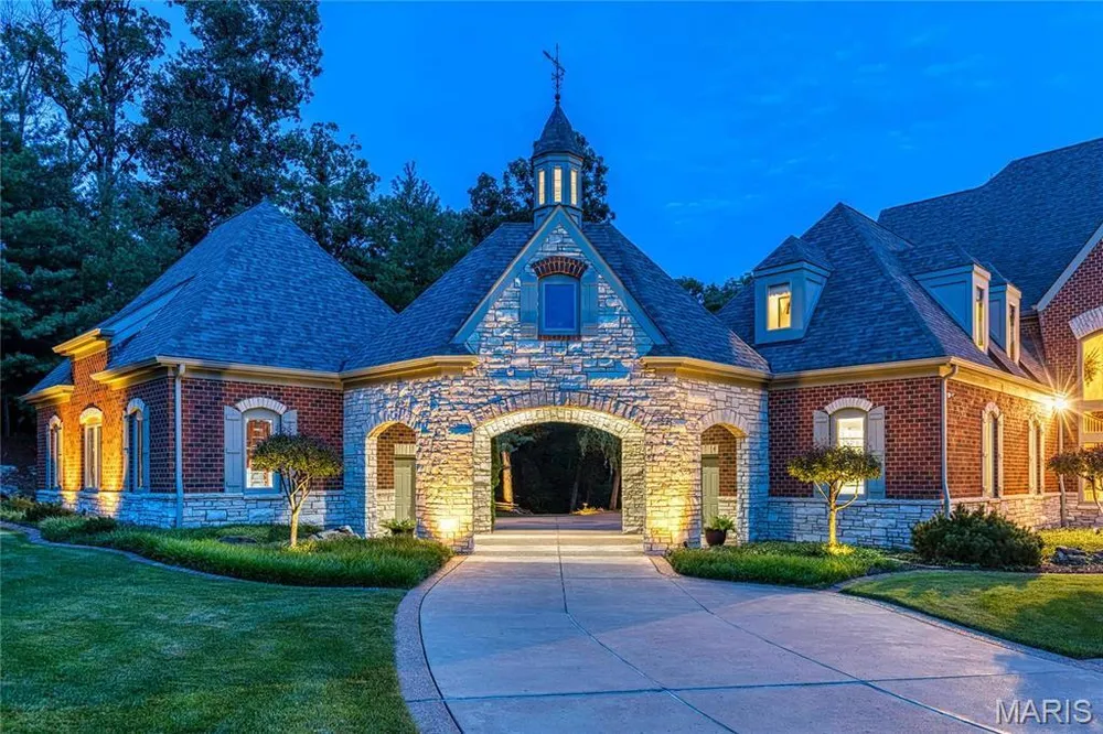 4 Upper Whitmoor Dr, Weldon Spring, MO 63304