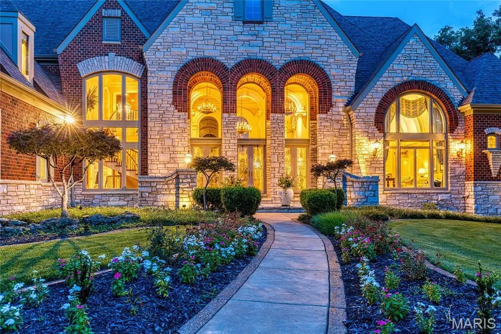 4 Upper Whitmoor Dr, Weldon Spring, MO 63304