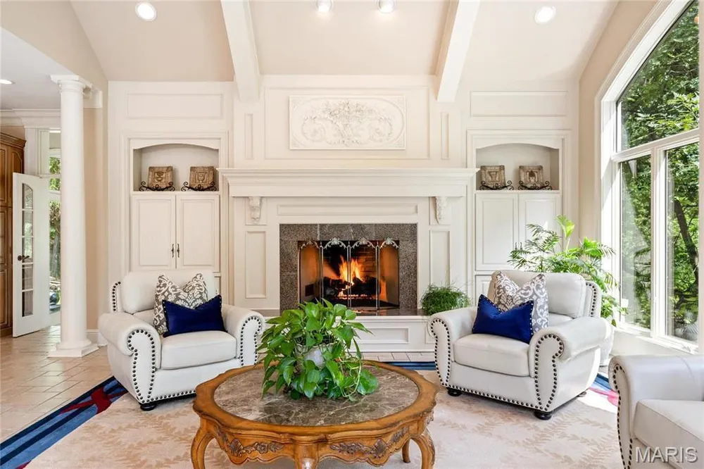 4 Upper Whitmoor Dr, Weldon Spring, MO 63304