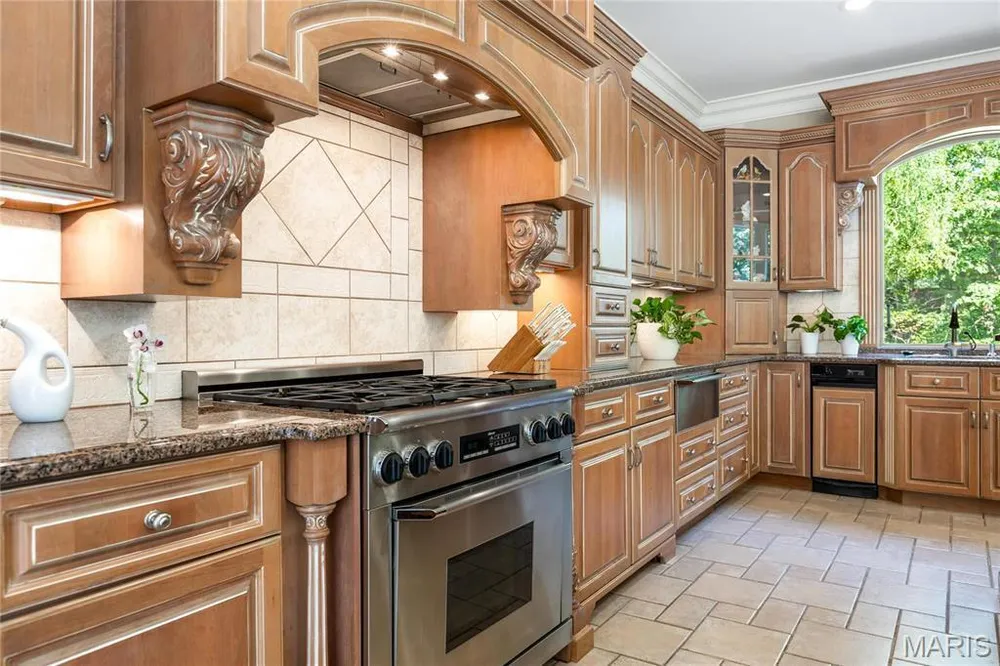 4 Upper Whitmoor Dr, Weldon Spring, MO 63304