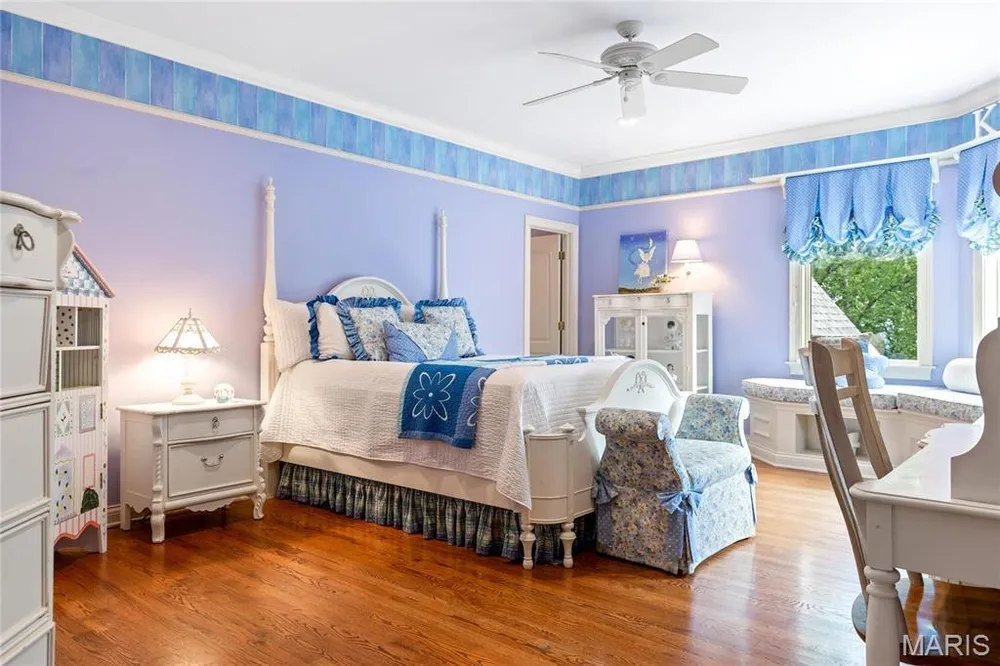 4 Upper Whitmoor Dr, Weldon Spring, MO 63304