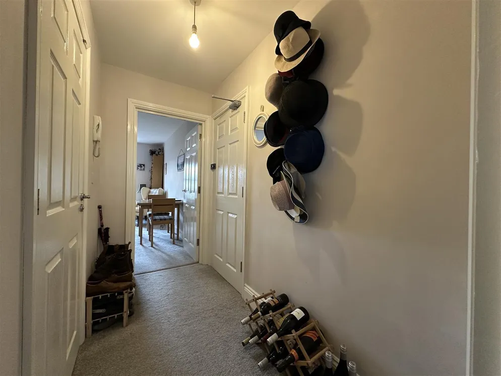 Property carousel item 4
