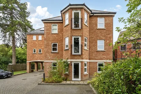 Harestone Valley Road, Caterham, CR3
