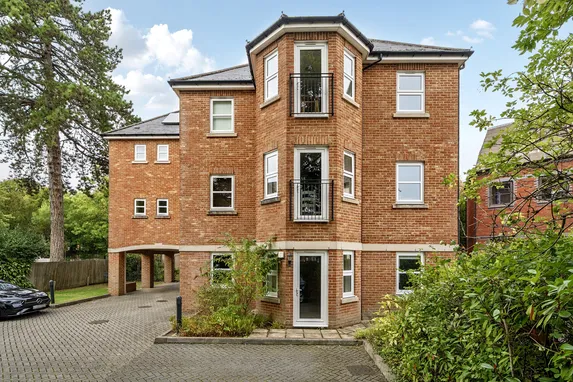 Harestone Valley Road, Caterham, CR3