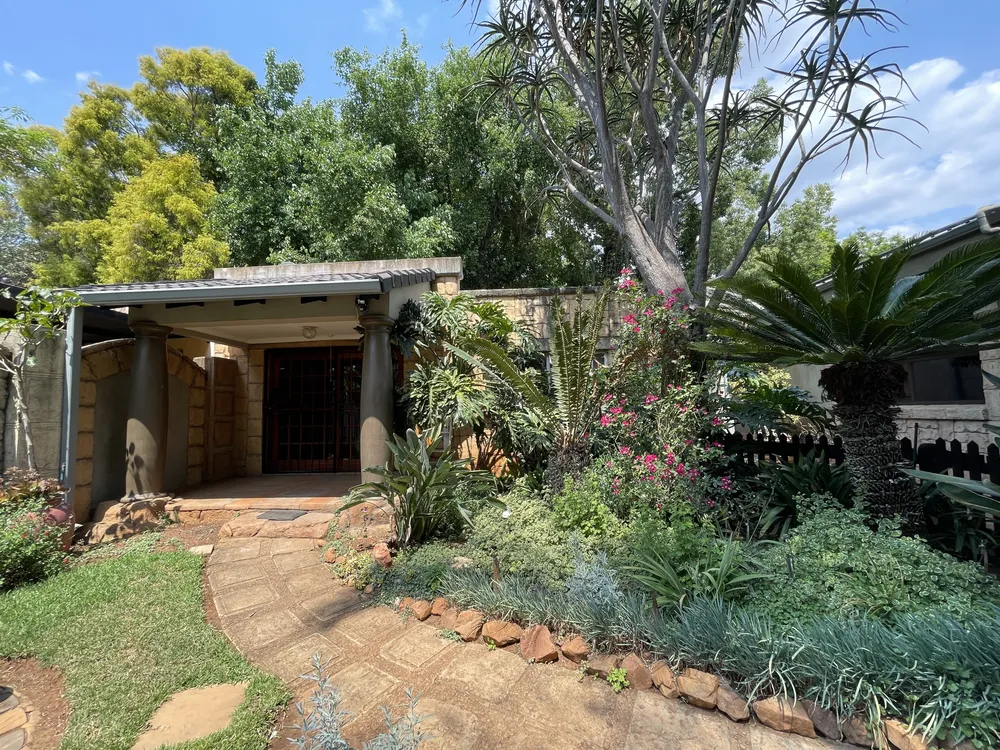 South Africa, North West, Meerhof, Deneys Reitz Road, 9