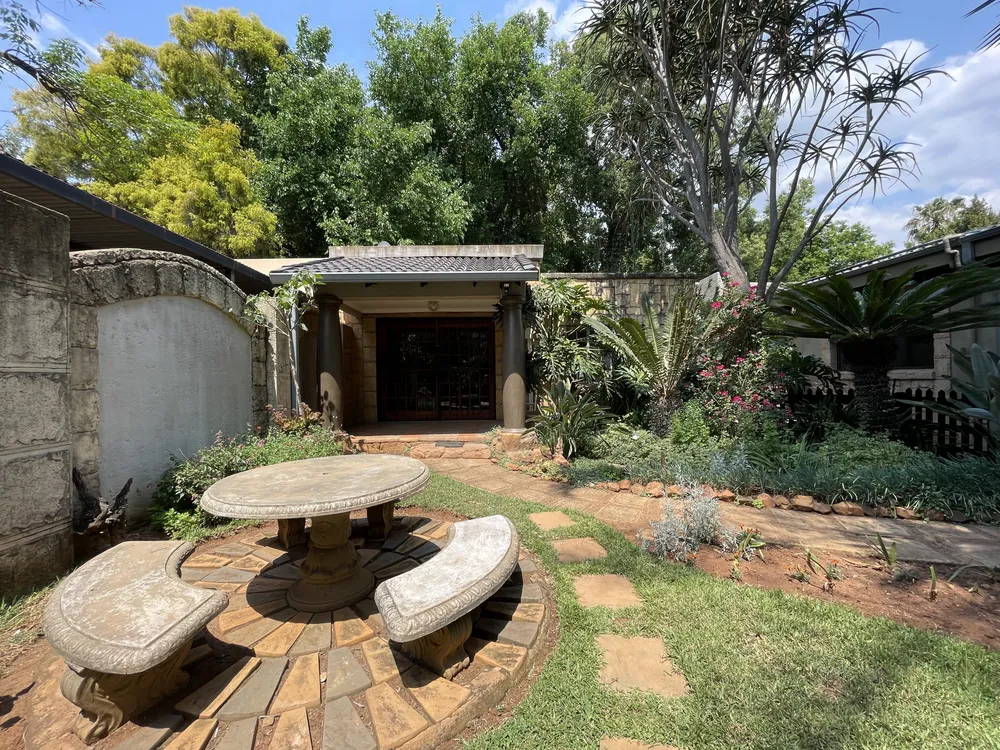 South Africa, North West, Meerhof, Deneys Reitz Road, 9