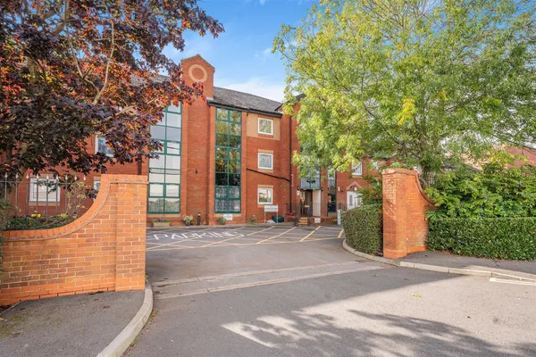 2 bedroom property for sale in Chamberlaine Court, Spiceball Park Road ...
