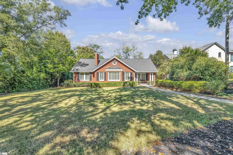 46 W Hillcrest Dr, Greenville, SC 29609