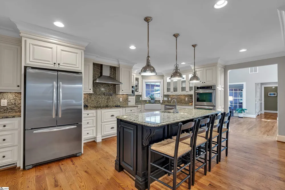 46 W Hillcrest Dr, Greenville, SC 29609