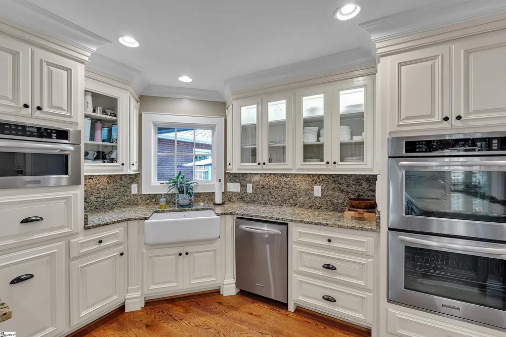 46 W Hillcrest Dr, Greenville, SC 29609