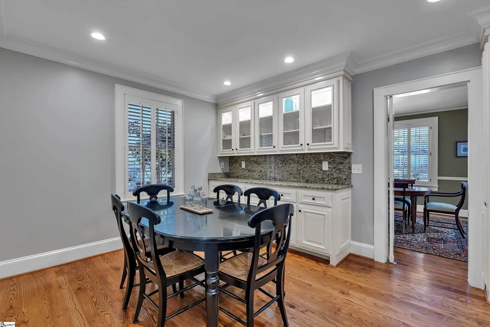 46 W Hillcrest Dr, Greenville, SC 29609