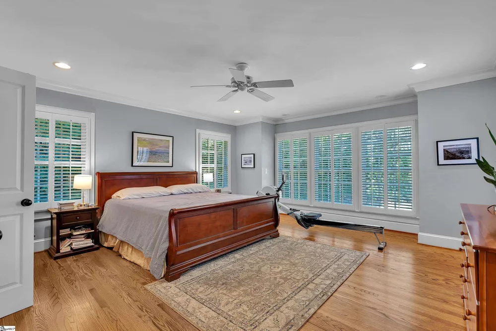46 W Hillcrest Dr, Greenville, SC 29609