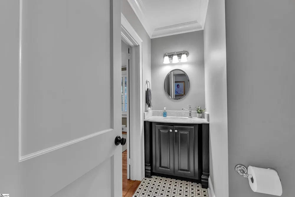 46 W Hillcrest Dr, Greenville, SC 29609