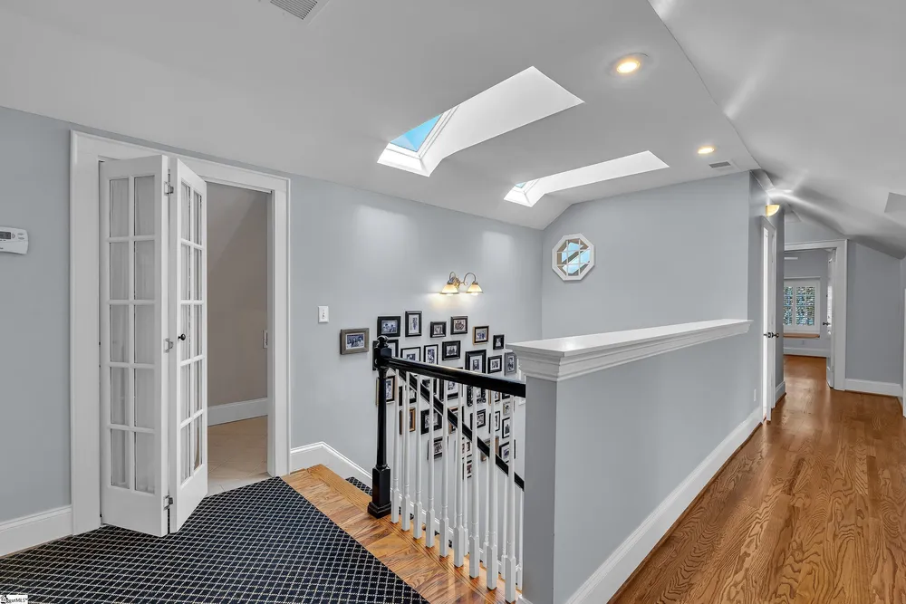 46 W Hillcrest Dr, Greenville, SC 29609