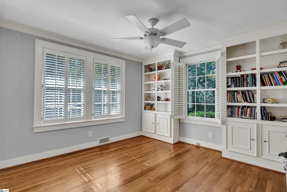 46 W Hillcrest Dr, Greenville, SC 29609