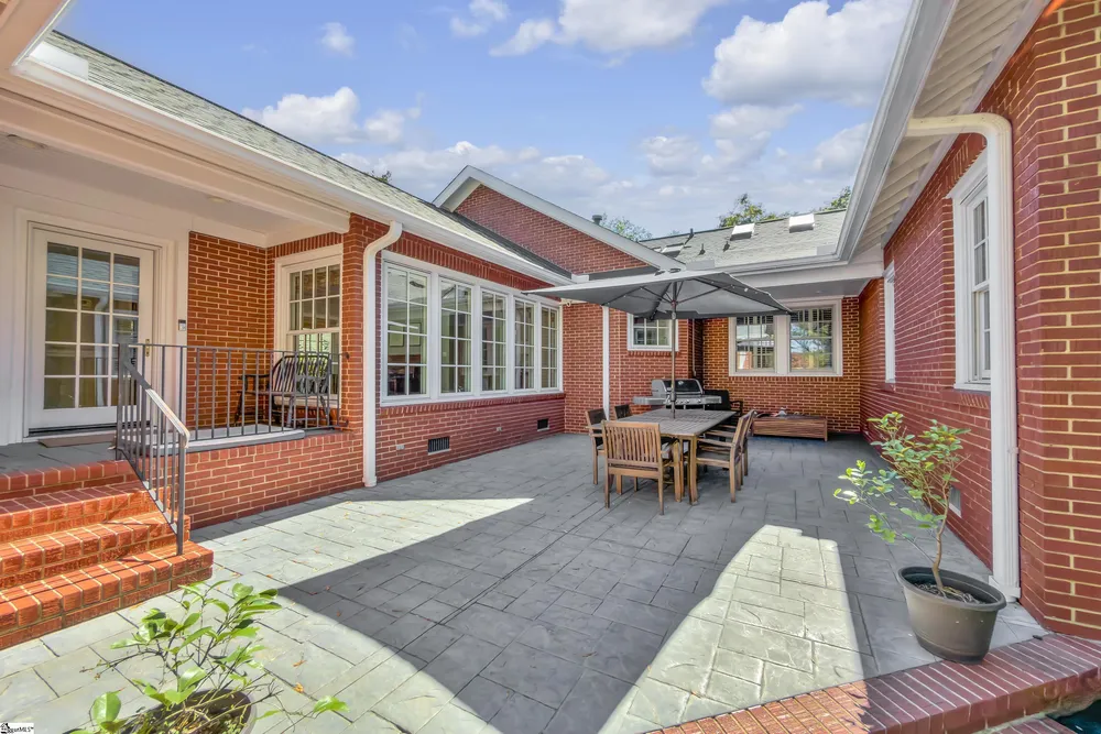 46 W Hillcrest Dr, Greenville, SC 29609