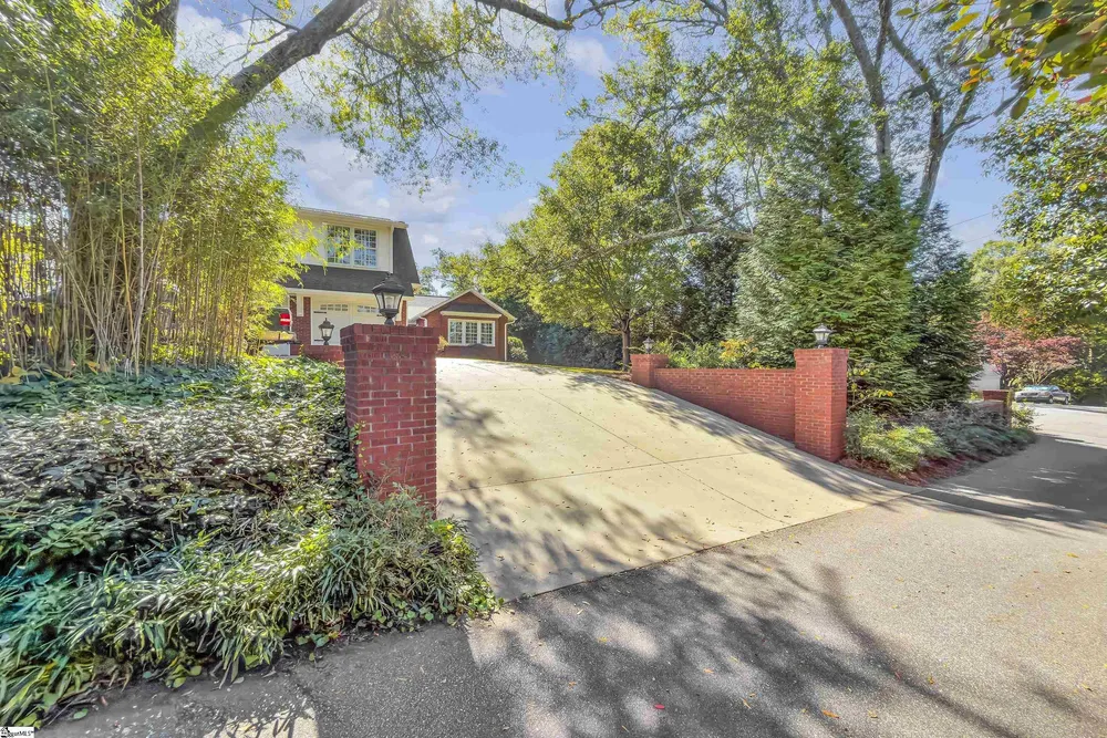 46 W Hillcrest Dr, Greenville, SC 29609