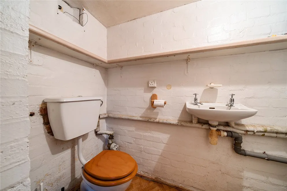 Property carousel item 17
