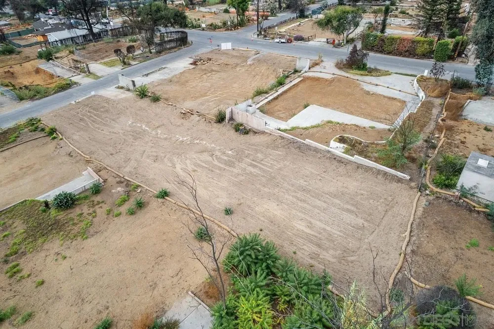523 E Poppyfields Dr, Altadena, CA 91001
