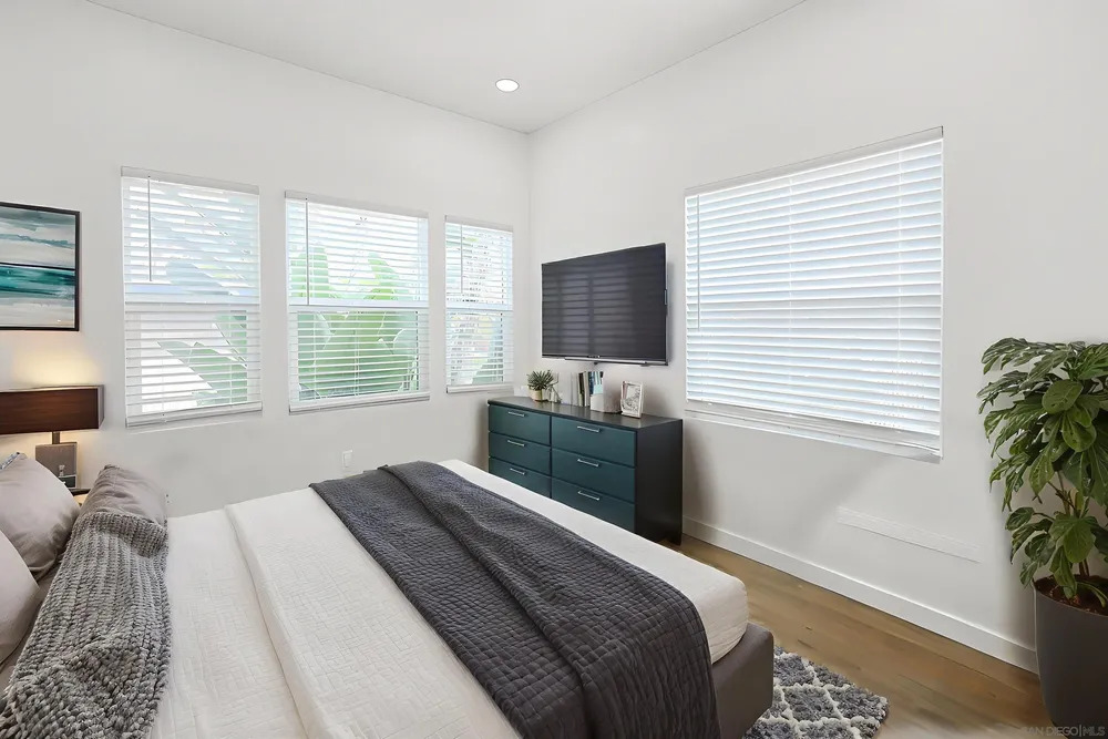 768 17th St, San Diego, CA 92101