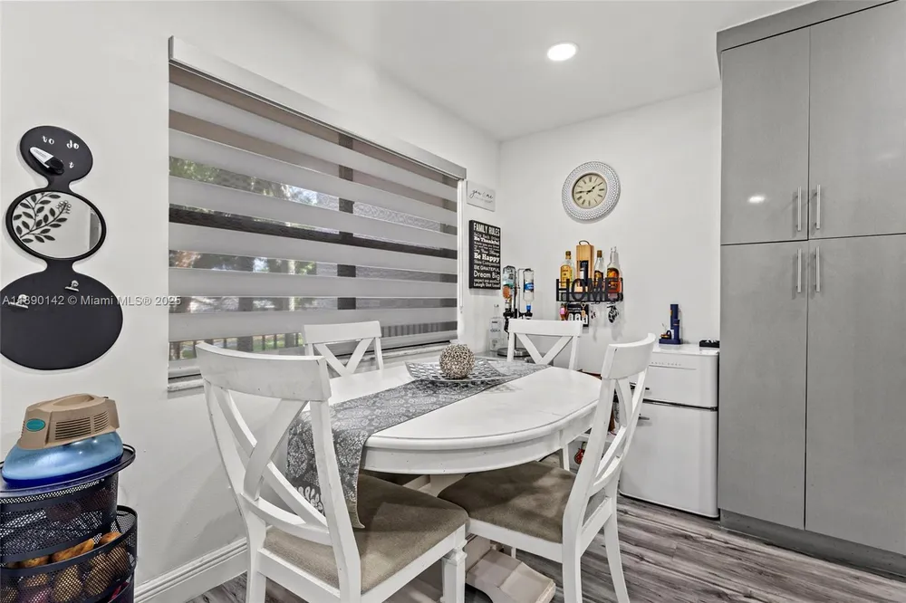 10400 NW 30th Ct, Sunrise, FL 33322