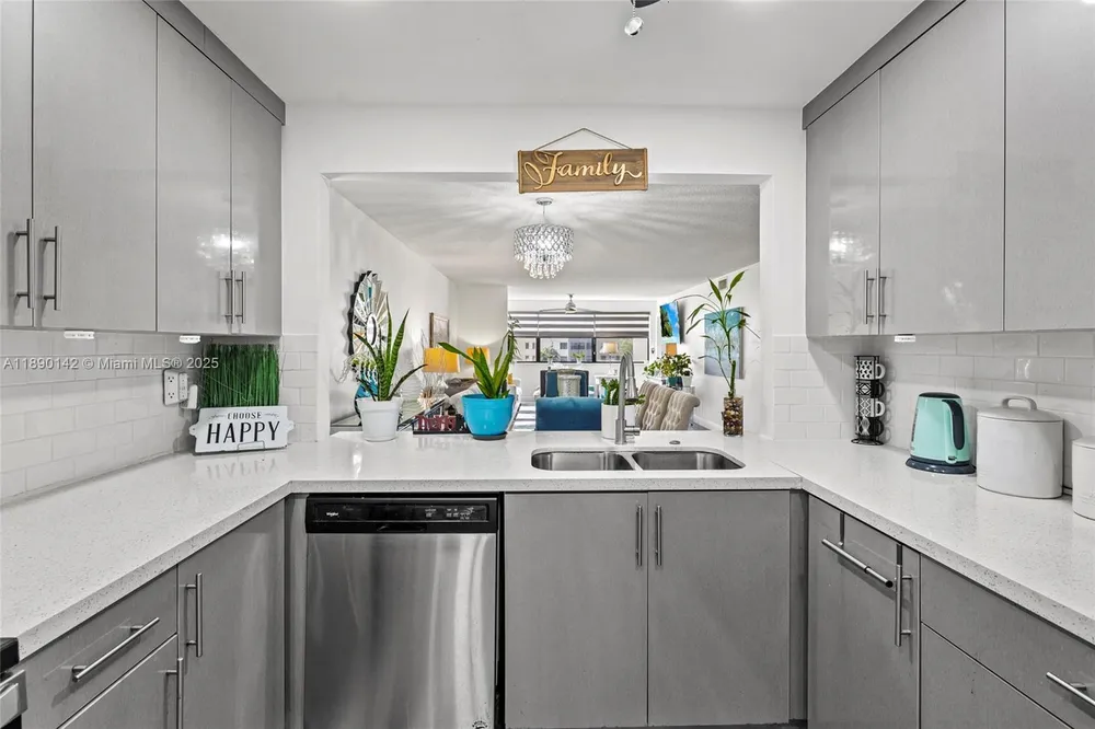 10400 NW 30th Ct, Sunrise, FL 33322