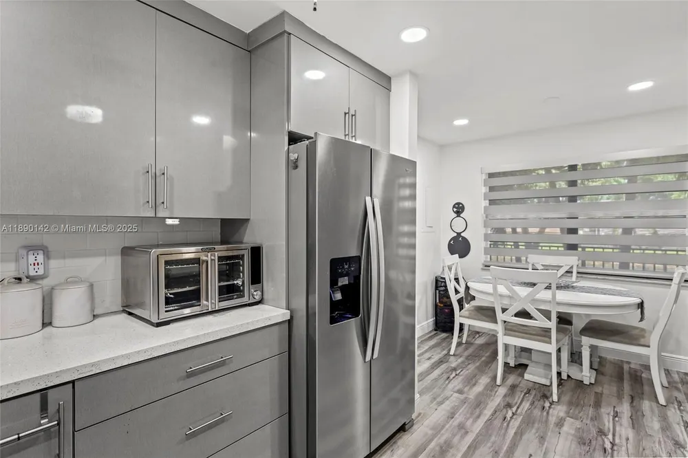 10400 NW 30th Ct, Sunrise, FL 33322